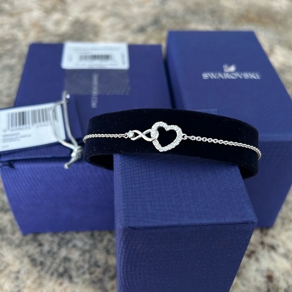LIKE NEW - Swarovski Infinity Heart Crystal Bracelet - Picture 3 of 6